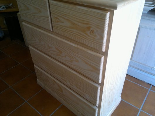 Cómoda madera de pino sin pintar