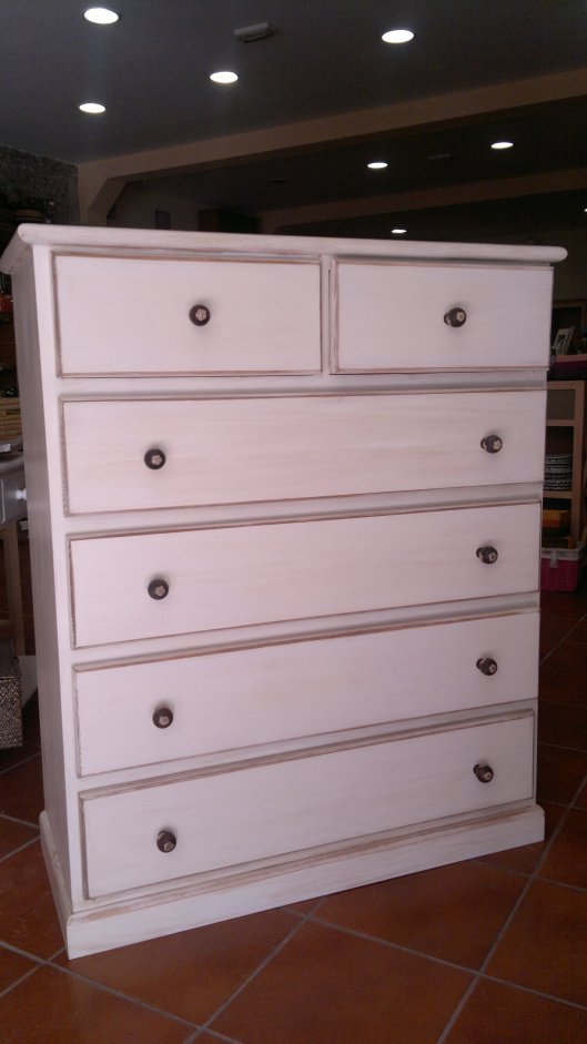 Cómoda madera blanco roto envejecido