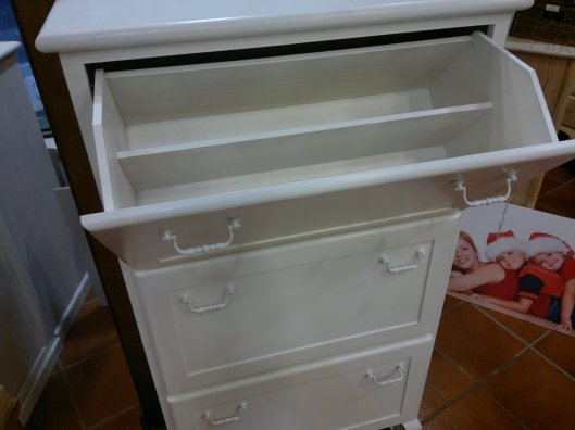 Zapatero tres puertas