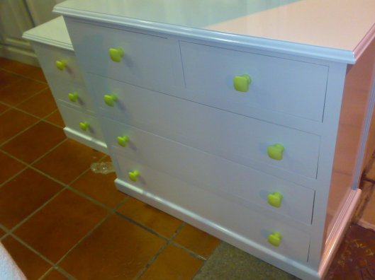 Cómoda y mesilla infantil