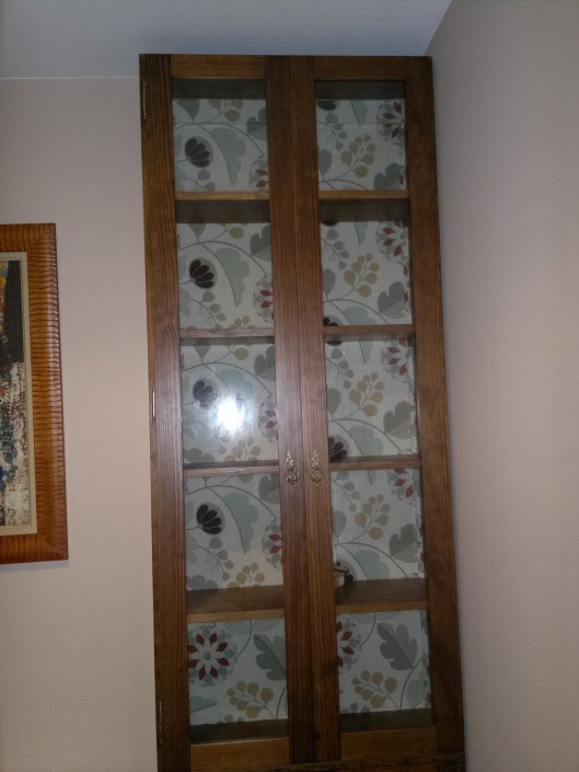 Vitrina hasta el techo , madera y cristal