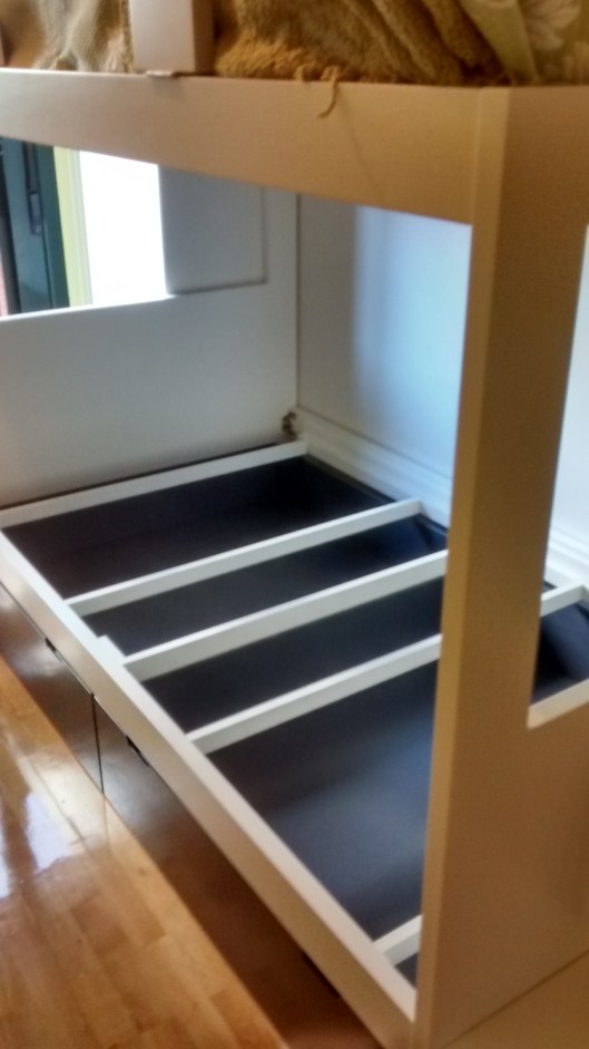 Cama doble con cajones