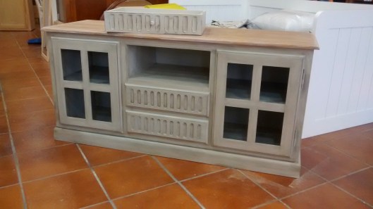 mesa tv dos puertas 2 cajones