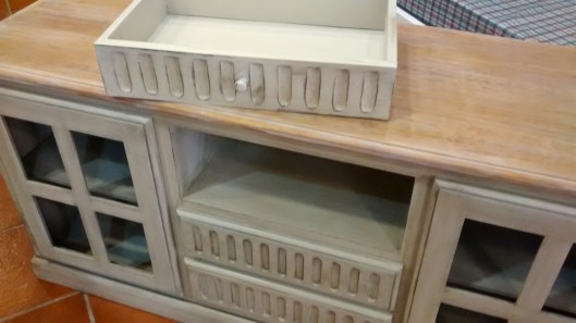 Mesa tv pintada según muestra