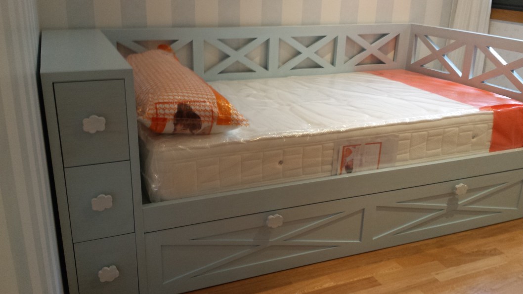 Cama nido con baúl cabecero